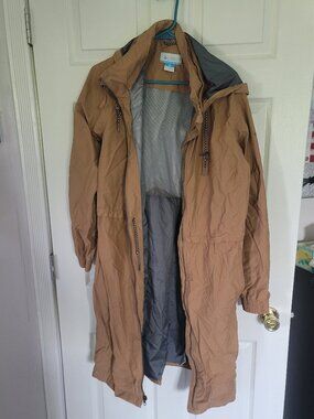 Mens Columbia light brown long full zip windbreaker/hood with hood - size XL